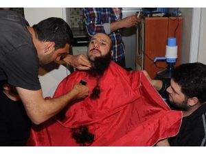 İlk iş sakalını kesti