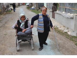 Kendi derdini unutup ablasının "ilacı" oldu