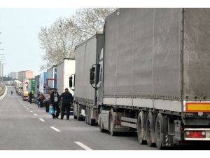 Türk tır şoförleri Irak sınırında bekletiliyor