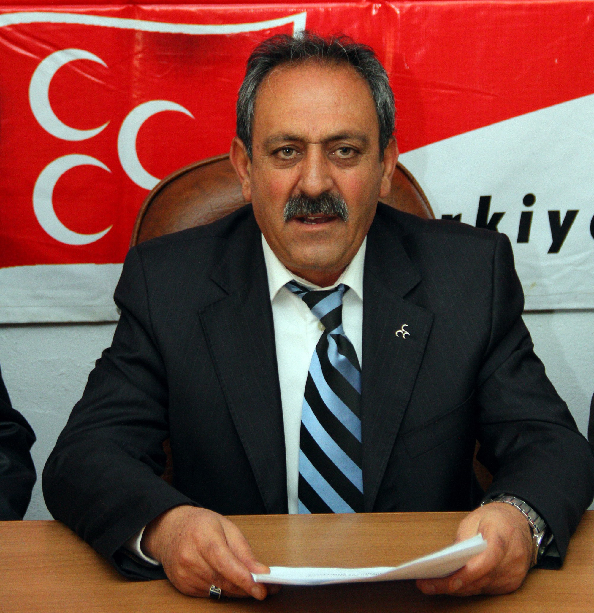 MHP'den "Sen de Bir Türk Bayrağı As" kampanyası