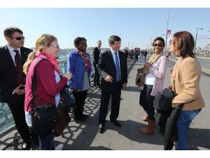 Forum öncesi Galata Köprüsünde yürüş