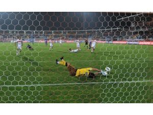 Antalya evinde yendi