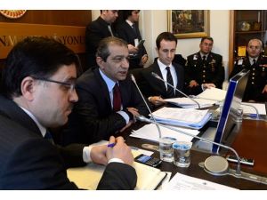 Komisyon eski istihbaratçıları dinleyecek