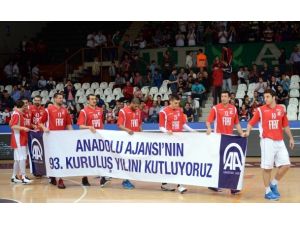 Tofaş'tan Anadolu Ajansı'na pankartlı kutlama