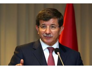 Esed kendi vehim dünyasında yaşıyor