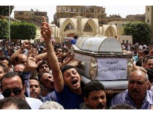 Cenaze töreninde çatışma