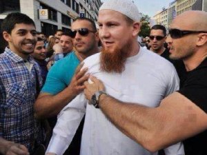 İslam'a hizmet ediyor!