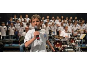 Taş atan eller "Ebru"da buluştu