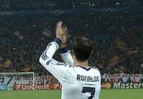 Ronaldo Galatasaray Taraftarını Alkışladı