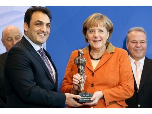 Merkel'e Türk-Alman Dostluk Ödülü