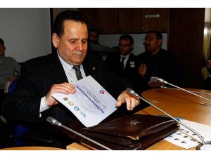 Eski istihbaratçıları dinlediler