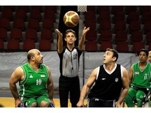 Kartal potada "engel" tanımadı