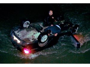 Otomobil nehre uçtu