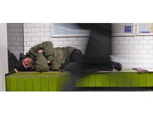 Paris metroları evsizlerin mekanı oldu