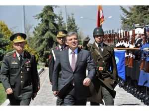 Muhafız Alayı Komutanlığını ziyaret etti