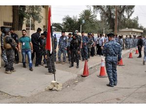 Irak'ta asker ve polis oy kullanıyor