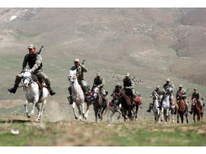 Van'da Kırgız süvari birliği