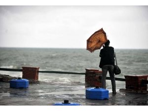 Ege'de kuvvetli fırtına uyarısı