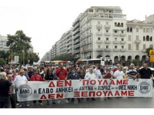 Yunanistan'da 15 bin memur işten çıkarılacak