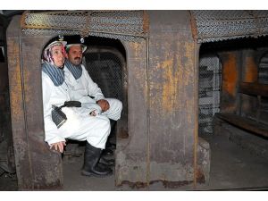 Akil İnsanlar madene indi