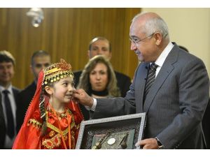 Dünya çocukları Meclis'te 