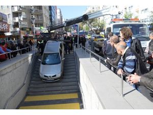 Metro girişini otopark zannetti