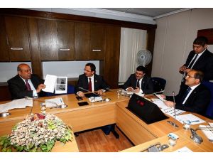 Yasa dışı dinleme yaygın olarak var