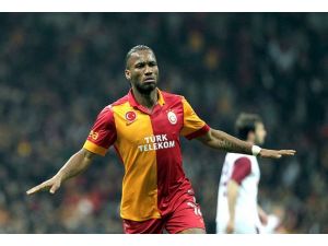 Drogba kalitesini konuşturuyor