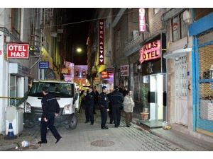 Otel çalışanlarına silahlı saldırı