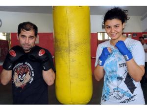 Tıp fakültesinde okuyan boksör