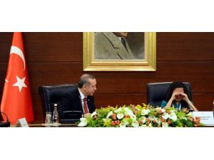 Başbakanlık koltuğunda gözyaşlarına boğuldu