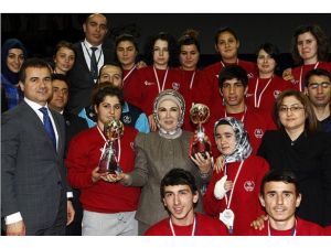 Sporculara hedef gösterdi