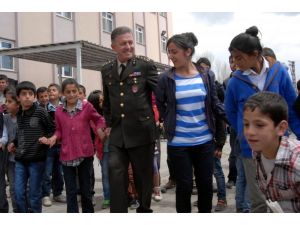 23 Nisan Hakkari, Muş ve Bitlis'te coşkuyla kutlandı