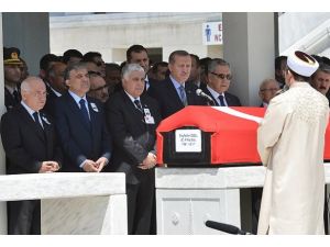 Orgeneral Özel'in babası için askeri tören