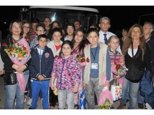 "Ağlayan Başbakan" çiçeklerle karşılandı