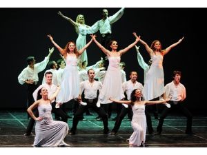 Shaman Dans Tiyatrosu'ndan gösteri