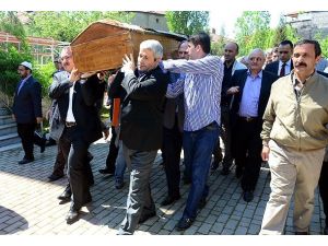 Bakan Ergün'ün annesi toprağa verildi