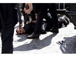 "Siyasilere ateş etmek istiyordum"