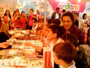 Nermin Şahin “Gecenin Çocukları” imzaladı