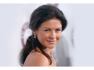 Zeta-Jones akıl ve ruh sağlığı merkezinde