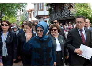 Emine Erdoğan Hamamönü'nü gezdi