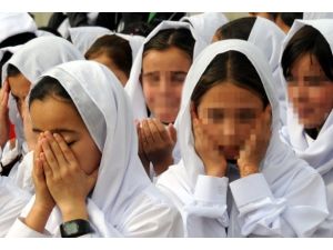 Afganistan'da kız okuluna zehirli gaz sıkıldı