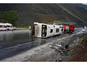 Erzurum'da otobüs devrildi