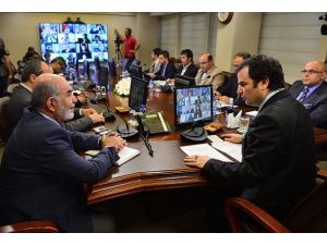 Akil insanlar heyeti "Editör Masası"nda