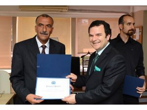 Ödüllü AA çalışanlarına takdir ve teşekkür belgesi