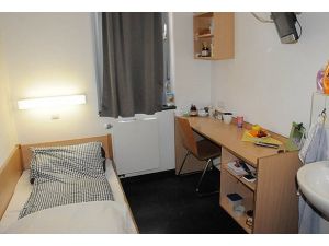 AA NSU davası baş zanlısının hücresine girdi