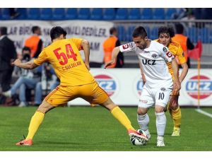 Kasımpaşa evinde yenildi