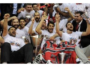 Olympiakos şampiyon