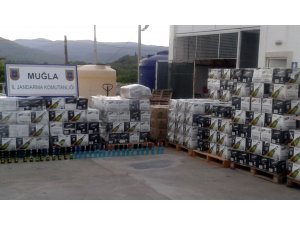 Muğla'da 30 bin şişe tarihi geçmiş içki ele geçirildi
