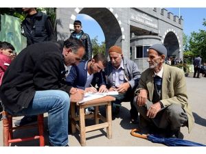 Yardım söylentisini duyan dilekçe veriyor